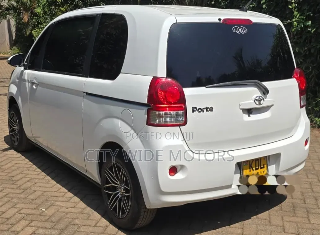 Toyota Porte 2015 White