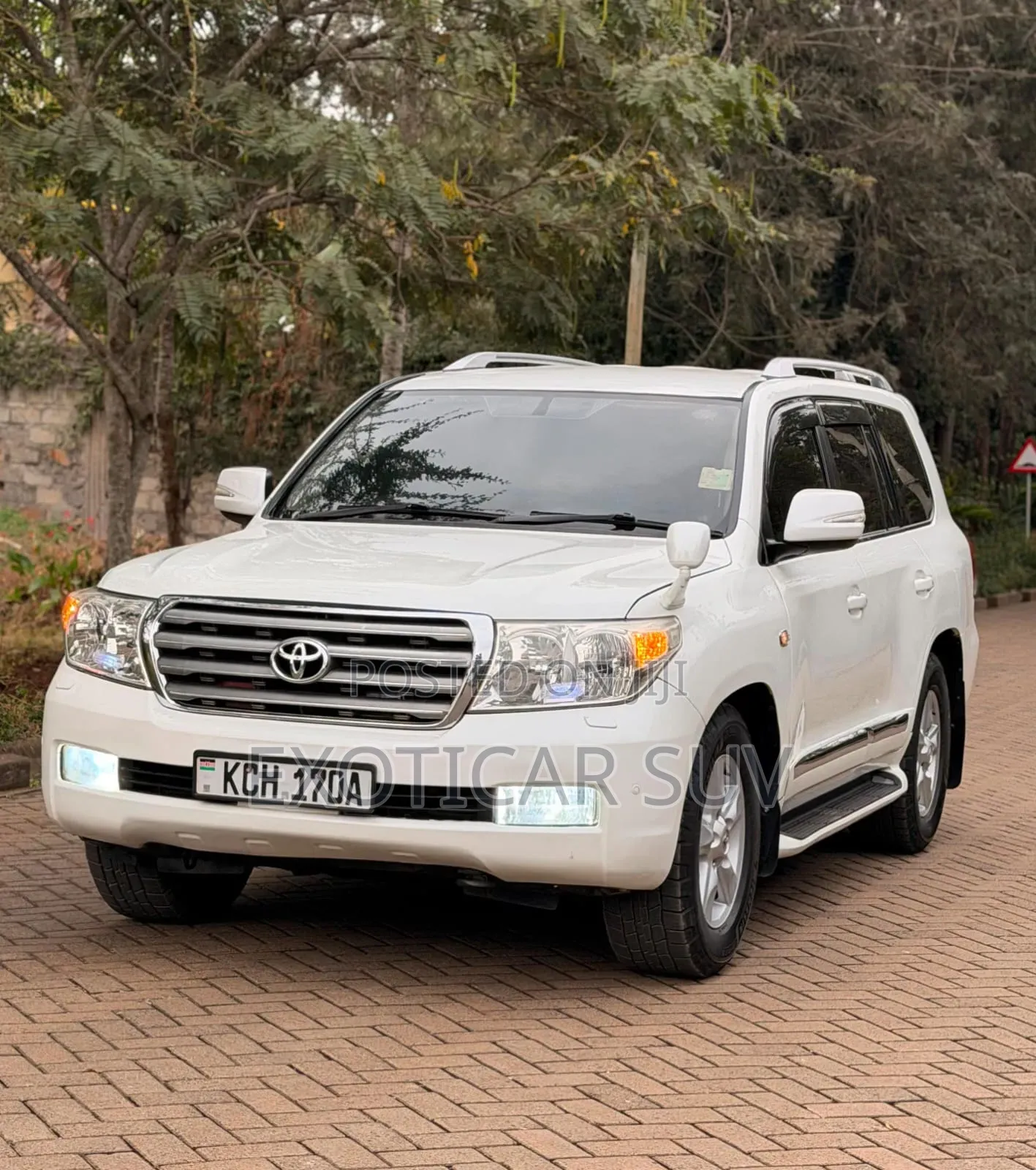 Toyota Land Cruiser 2010 White