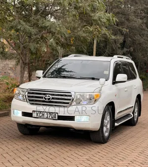 Toyota Land Cruiser 2010 White
