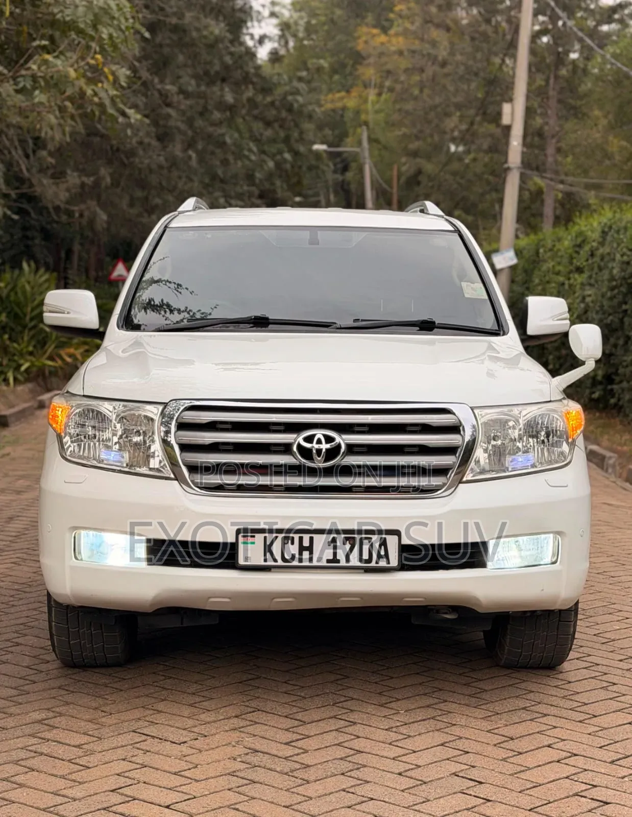 Toyota Land Cruiser 2010 White