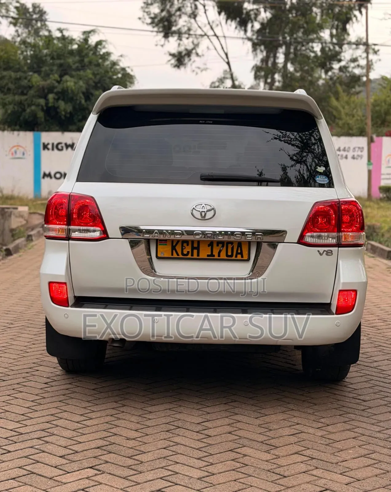 Toyota Land Cruiser 2010 White