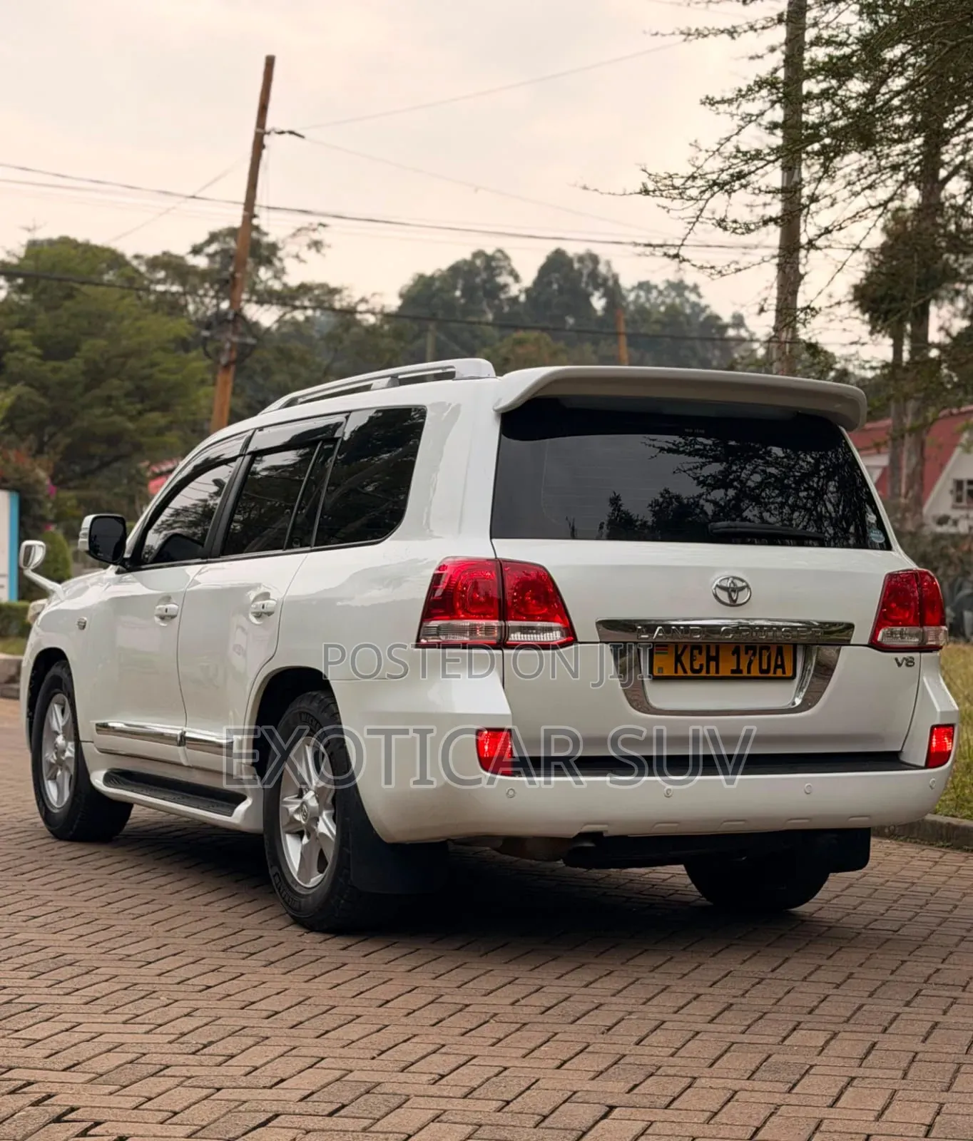 Toyota Land Cruiser 2010 White