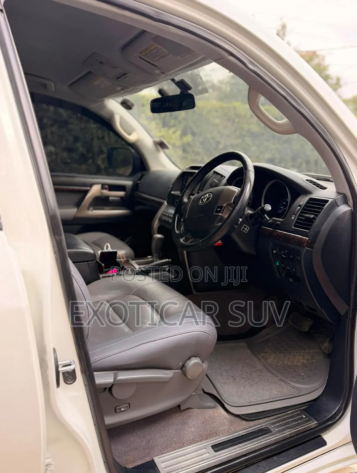 Toyota Land Cruiser 2010 White