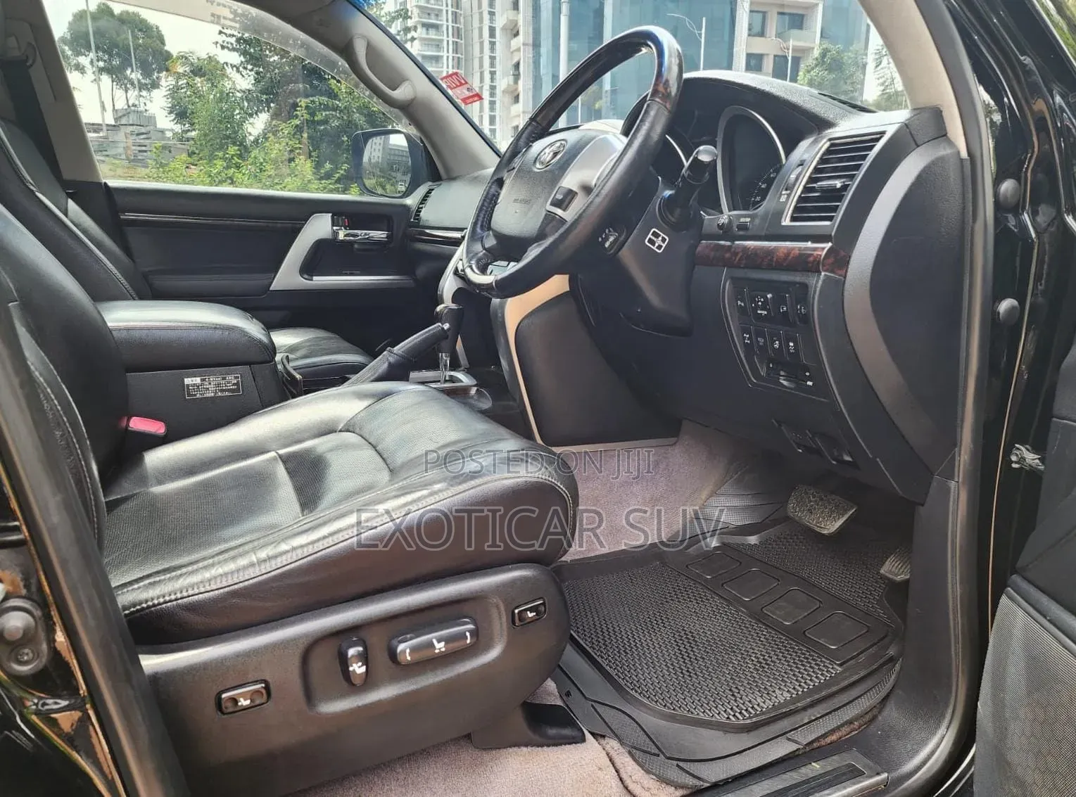 Toyota Land Cruiser 2012