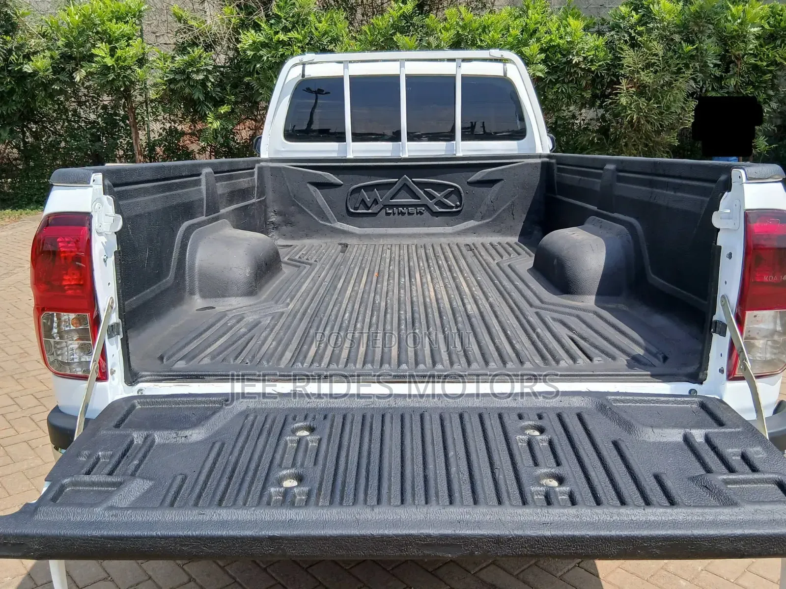 Toyota Hilux 2019 White