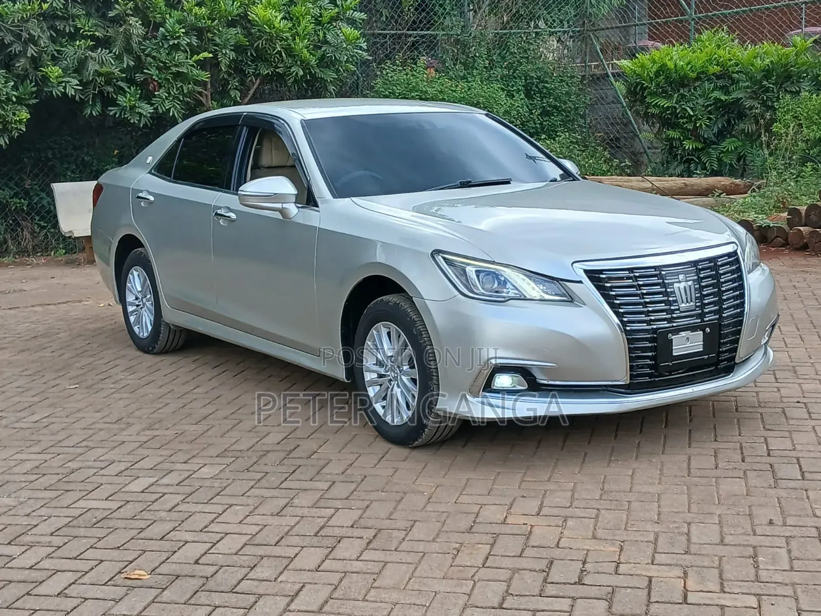 Toyota Crown 2016 Silver