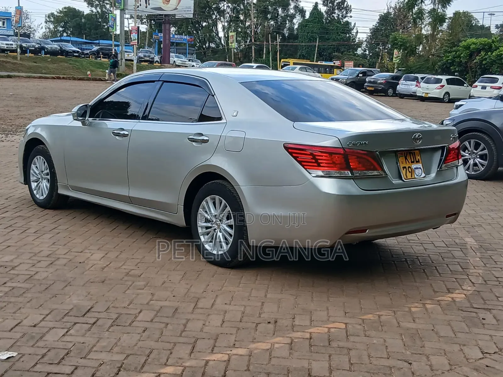 Toyota Crown 2016 Silver