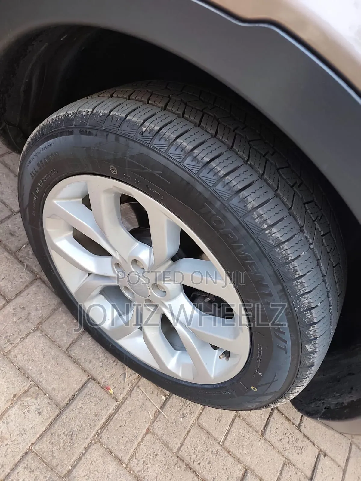 Land Rover Discovery Sport 2016 Gold