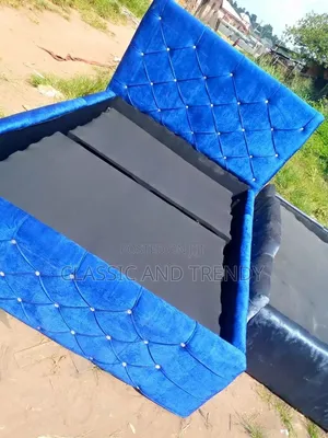 5x6 Vibrant Blue Chester Bed