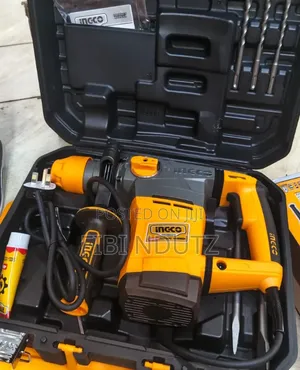 1800watts Ingco Rotary Hammer With 2 Chisels and 3 Bits