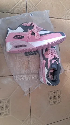 AirMax Shoes Size 39