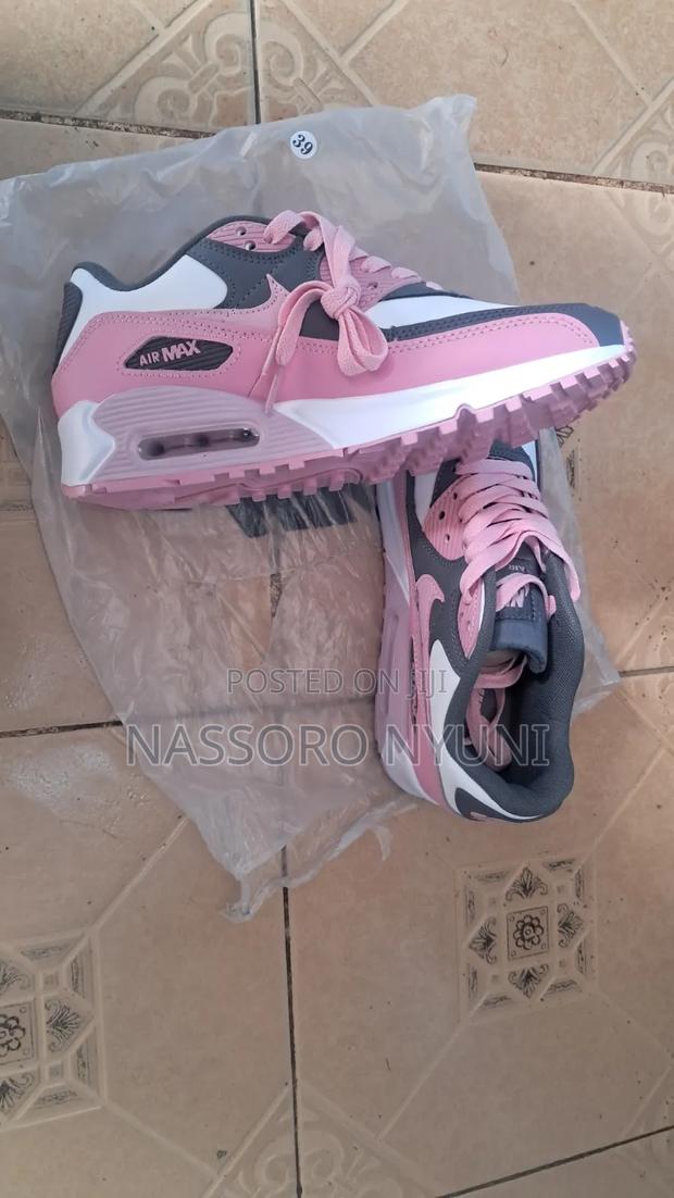 AirMax Shoes Size 39 - thumbnail 2