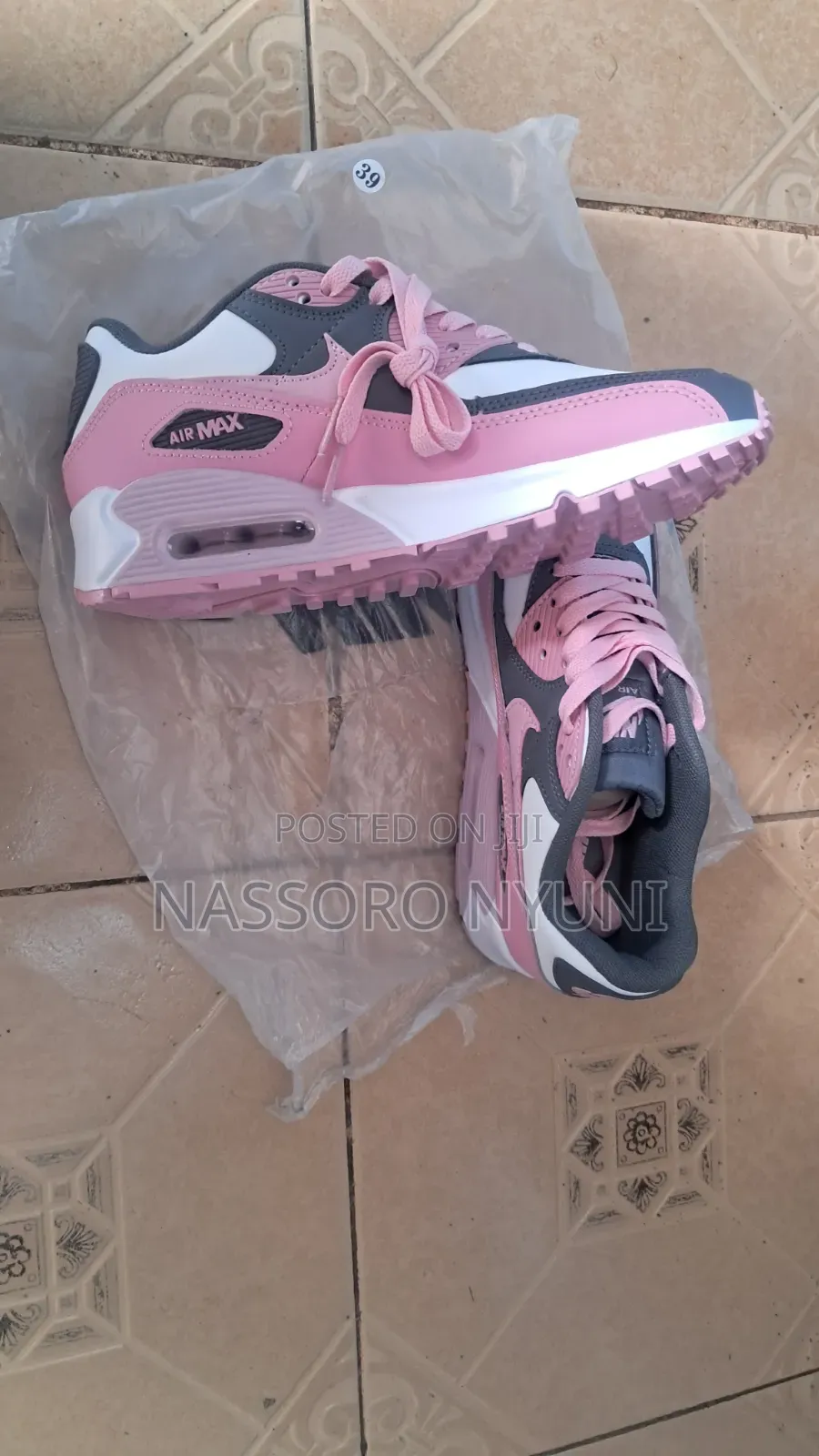 AirMax Shoes Size 39