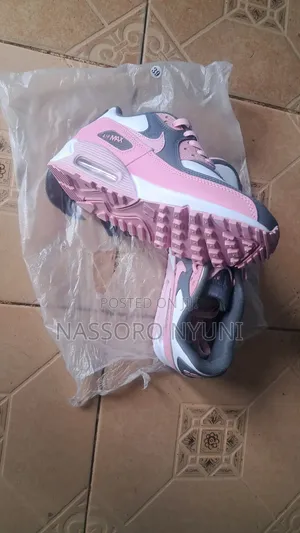 AirMax Shoes Size 39