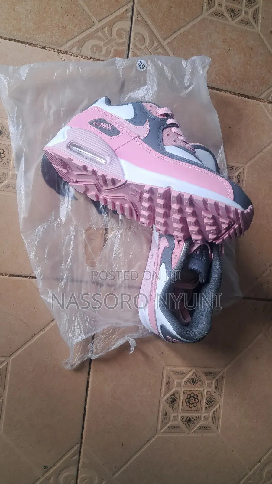AirMax Shoes Size 39