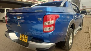 Mitsubishi L200 2018 Blue