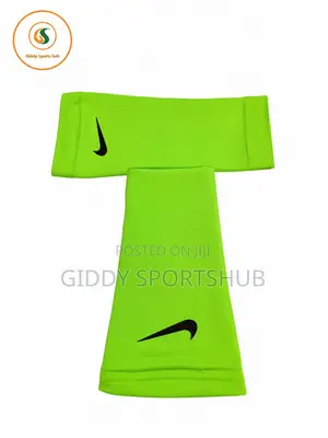 Nike Elite Shin Guard Sleeves (Neon Green)