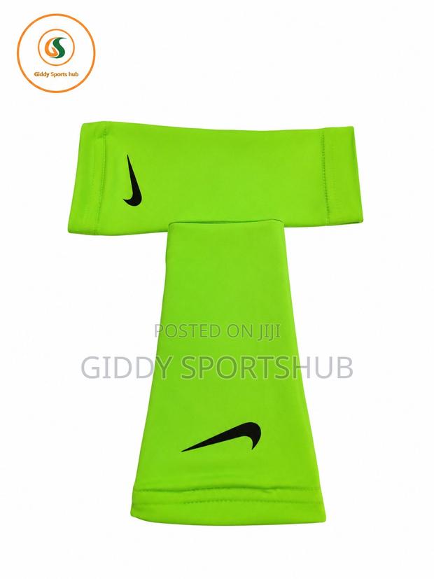 Nike Elite Shin Guard Sleeves (Neon Green)