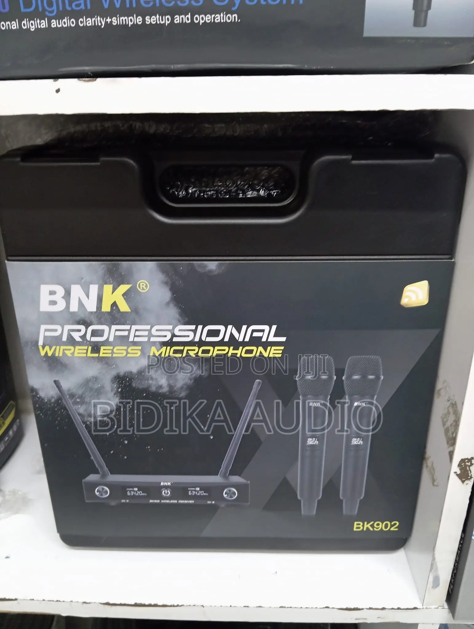BNK BK902 Professional UHF Dual Wireless Microphone System