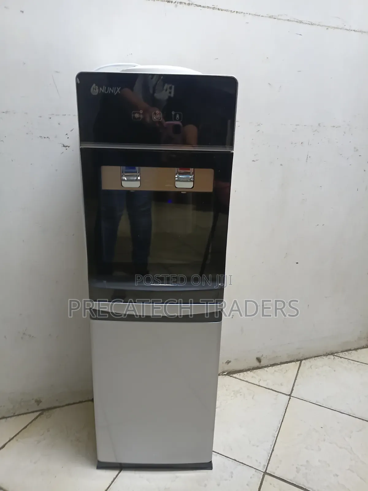 Nunix R22N Hot Water Dispenser – Black Silver
