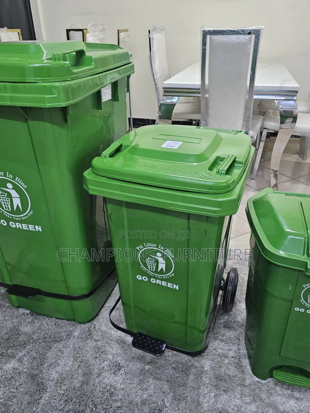 Step-Pedal Mobile Waste Bin
