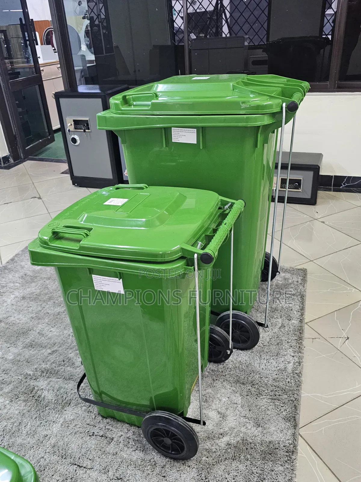 Step-Pedal Mobile Waste Bin