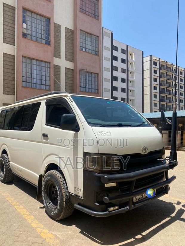 Toyota HiAce 2014 White