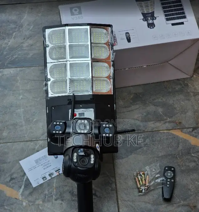 Triple Lens 4g Solar CCTV Camera With 180w Street Light Floodlight
