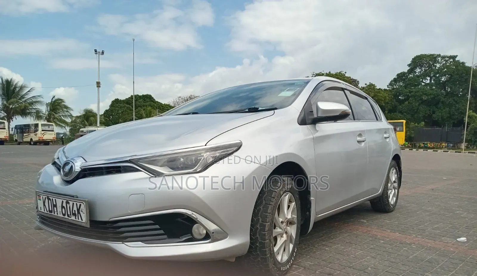 Toyota Auris 2015 Silver