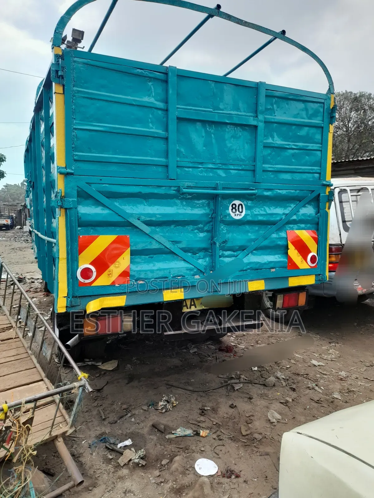 Isuzu NQR 1999 Blue