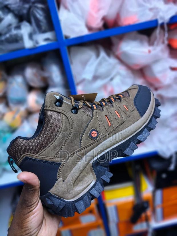 SkyView Hiking Boots - thumbnail 2