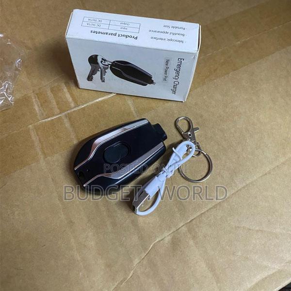 Compact USB Type-C Emergency Charging Keychain for Everyday Use - thumbnail 2