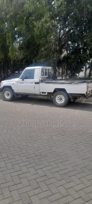 Toyota Land Cruiser 2012 White