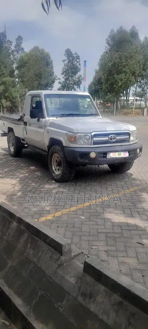 Toyota Land Cruiser 2012 White