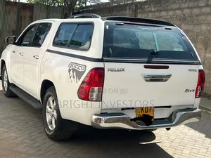 Toyota Hilux 2019 White