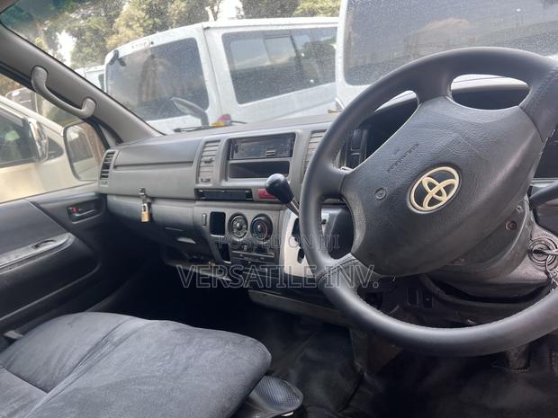 Toyota HiAce 2013 White - thumbnail 3