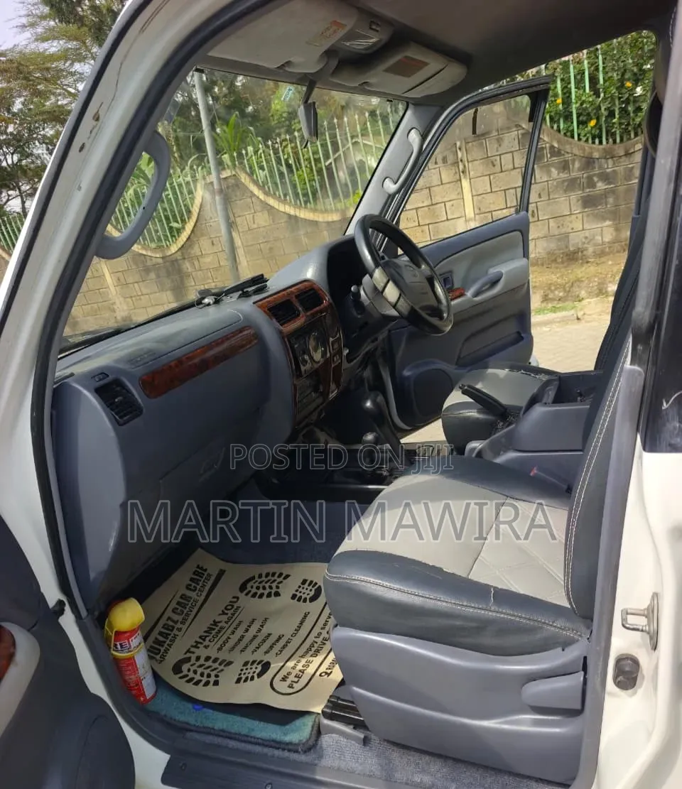 Toyota Land Cruiser Prado 2000 Silver