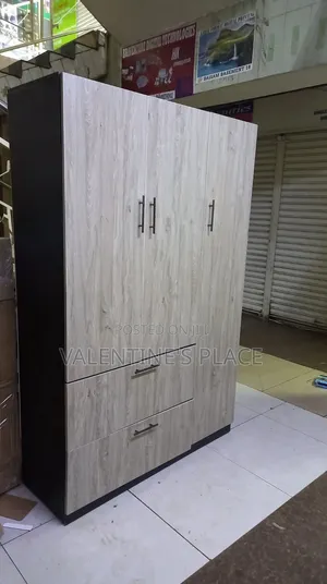 Wardrobe
Size 4x6ft