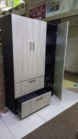Wardrobe
Size 4x6ft