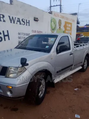 Nissan NP300 2010 Silver