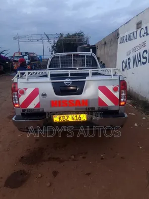 Nissan NP300 2010 Silver