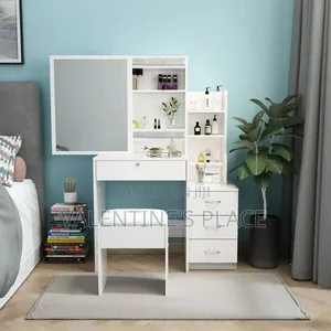 Dressers/Dressing Tables