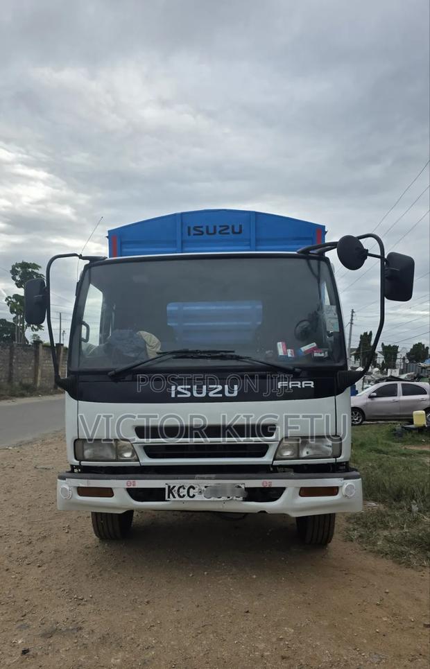 Isuzu FRR33 Enclosed Body