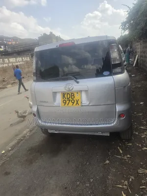 Toyota Sienta 2014 Silver