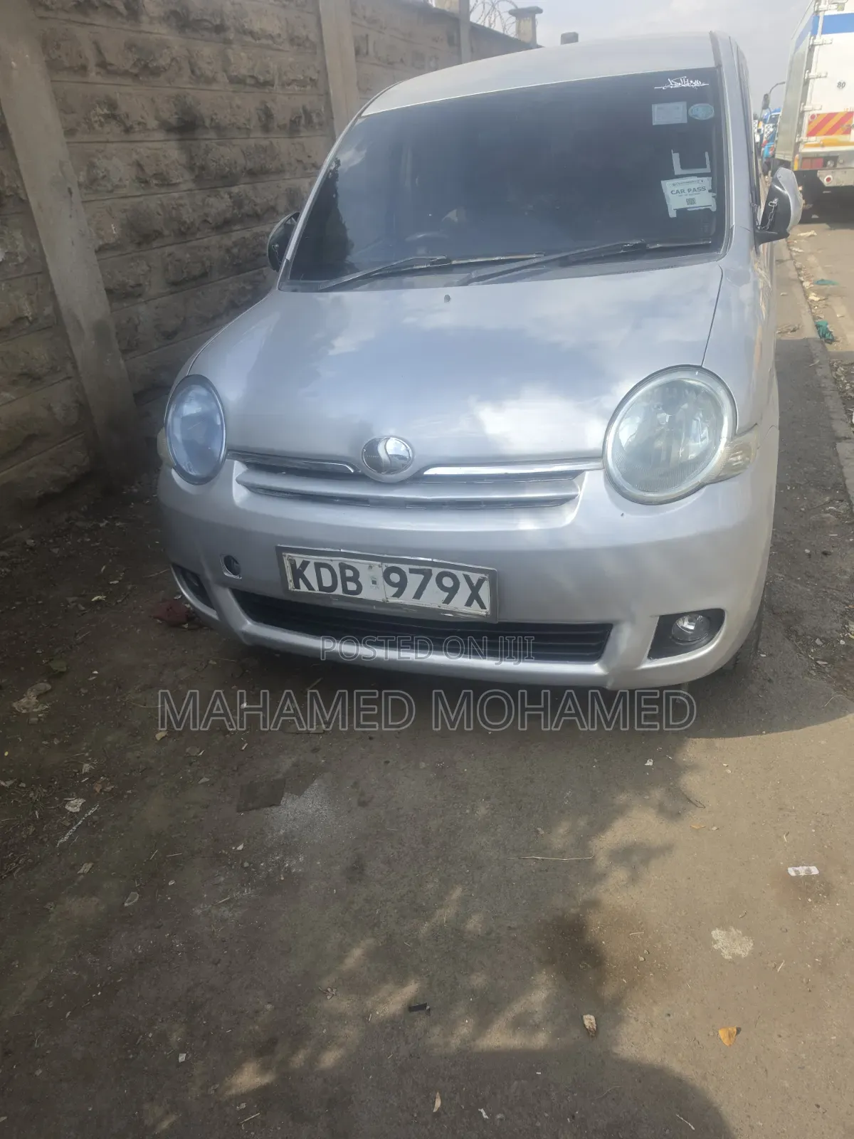 Toyota Sienta 2014 Silver