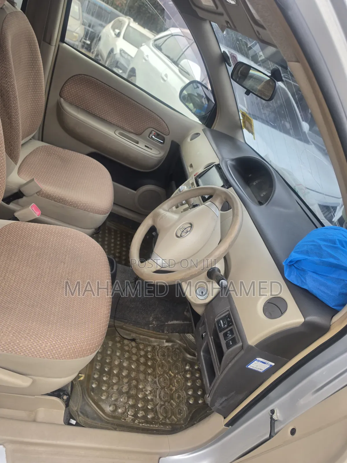 Toyota Sienta 2014 Silver