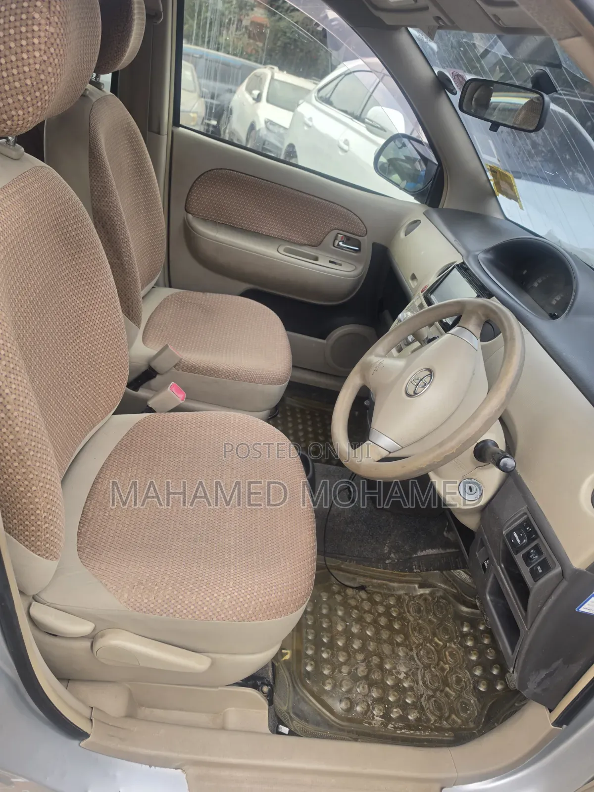 Toyota Sienta 2014 Silver