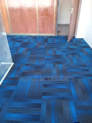 Warm Good Looking Interiors Carpet Tiles