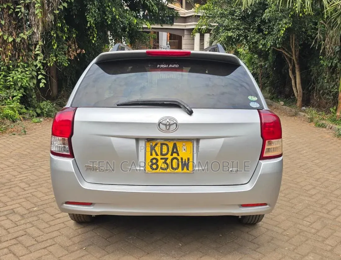 Toyota Corolla Fielder 2013 Silver