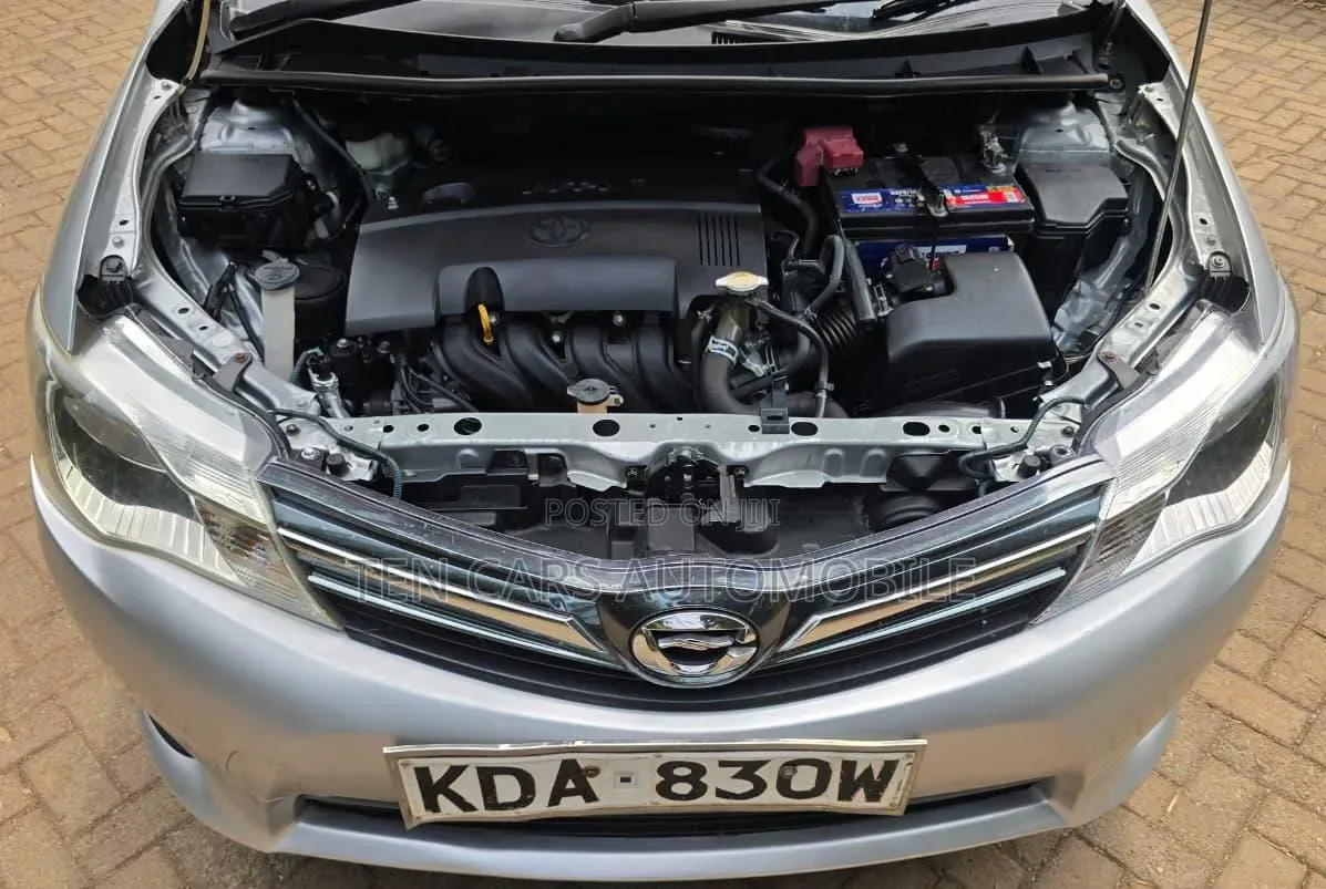 Toyota Corolla Fielder 2013 Silver